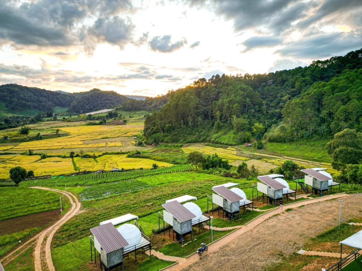 สวนไร่รุ่งอรุณ Suan Rai Rungarun Hotel Ban Na Pa Paek Eksteriør billede